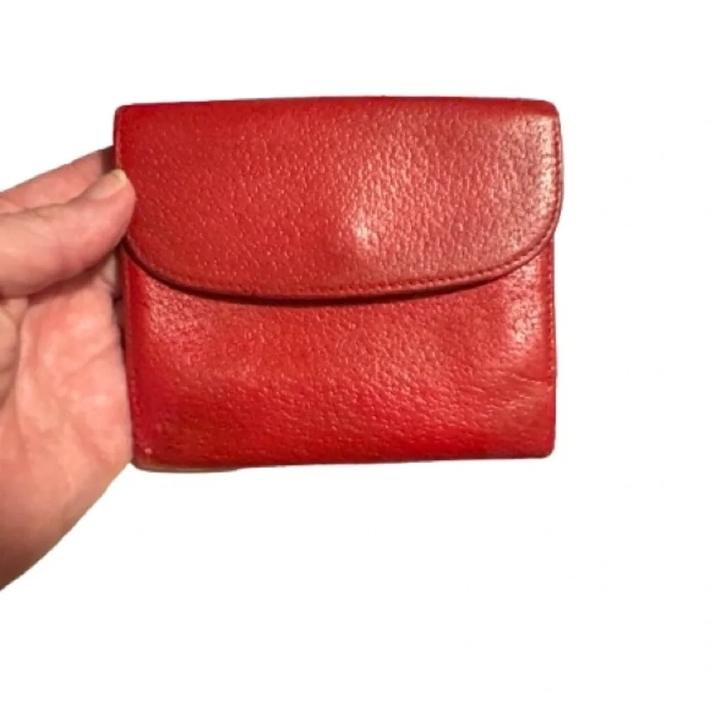 Vintage Authentic Gucci Red Leather Bifold Wallet Gold Buckle Clasp 1665⁠